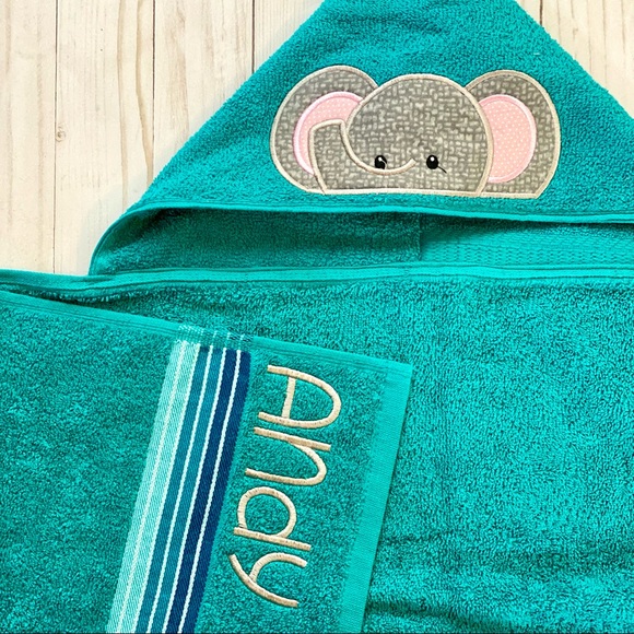 Hooded Beach/Bath Towels for Children or Adults. Add a name for Personalization. - Picture 3 of 7